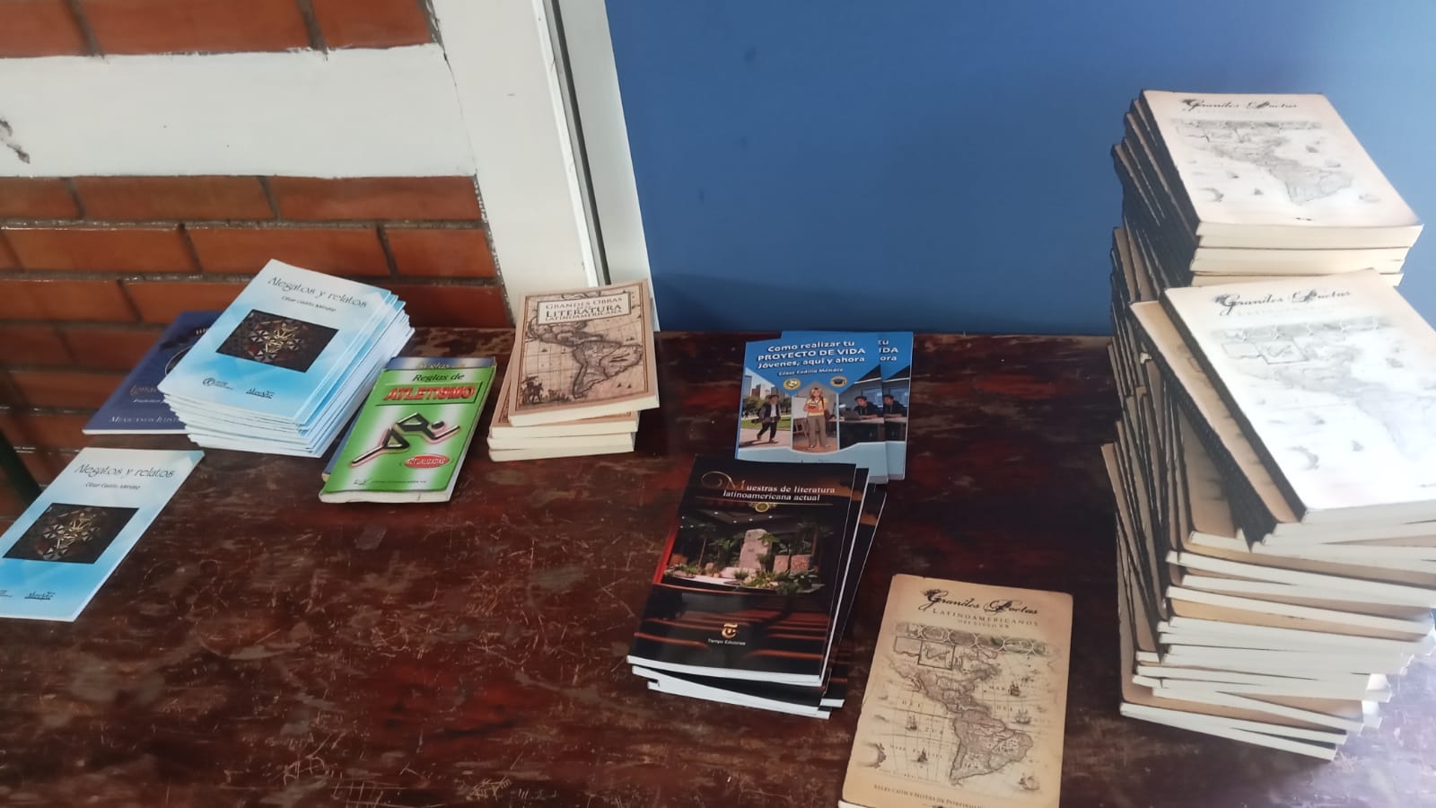 Obras literarias compartidas durante las actividades culturales.