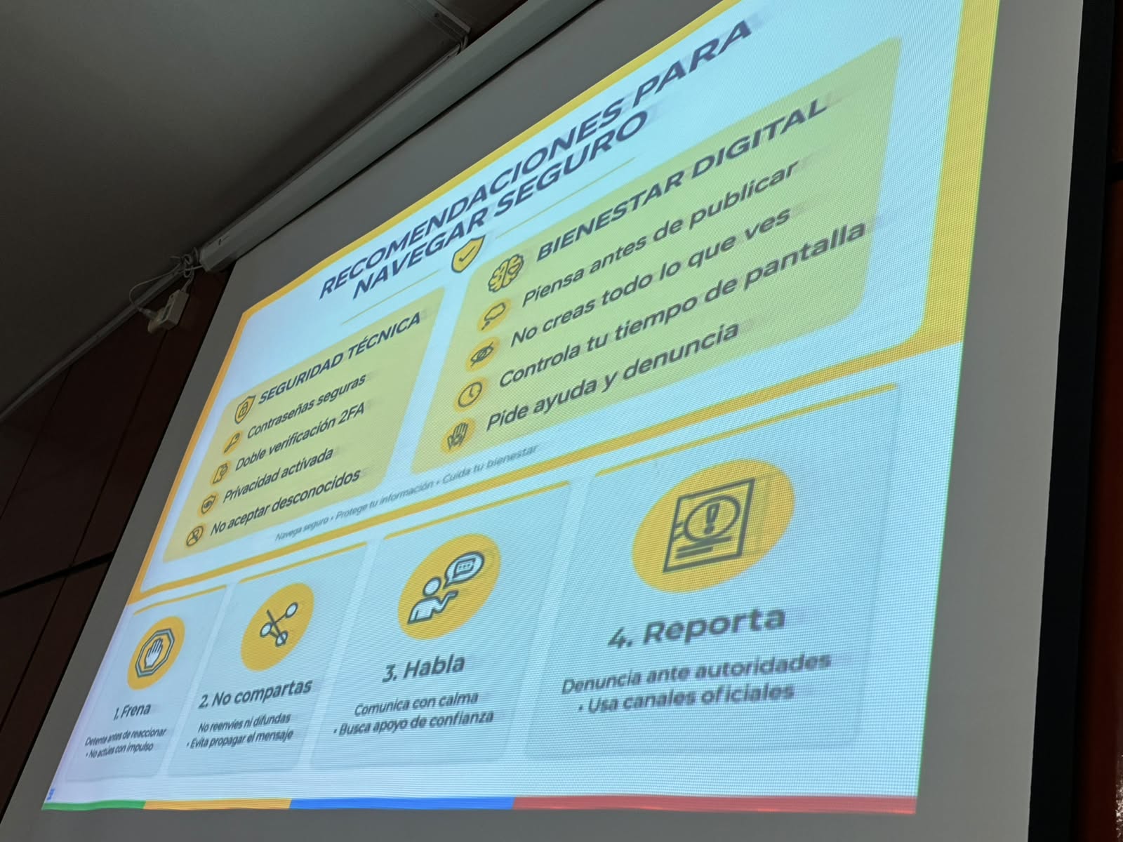 CUJR imparte conferencia sobre prevención de riesgos en redes sociales