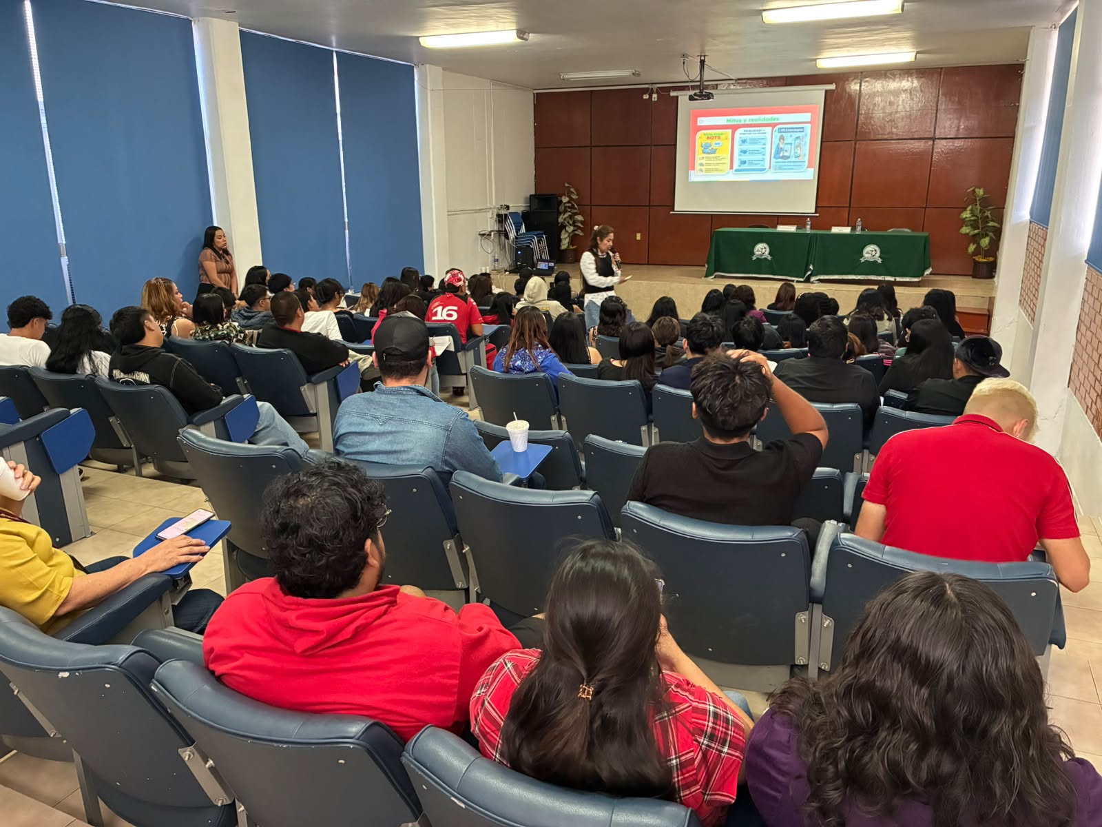 CUJR imparte conferencia sobre prevención de riesgos en redes sociales