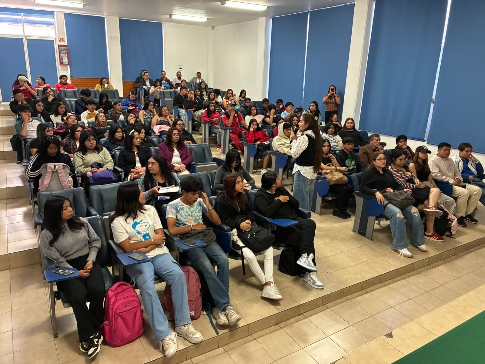 CUJR imparte conferencia sobre prevención de riesgos en redes sociales